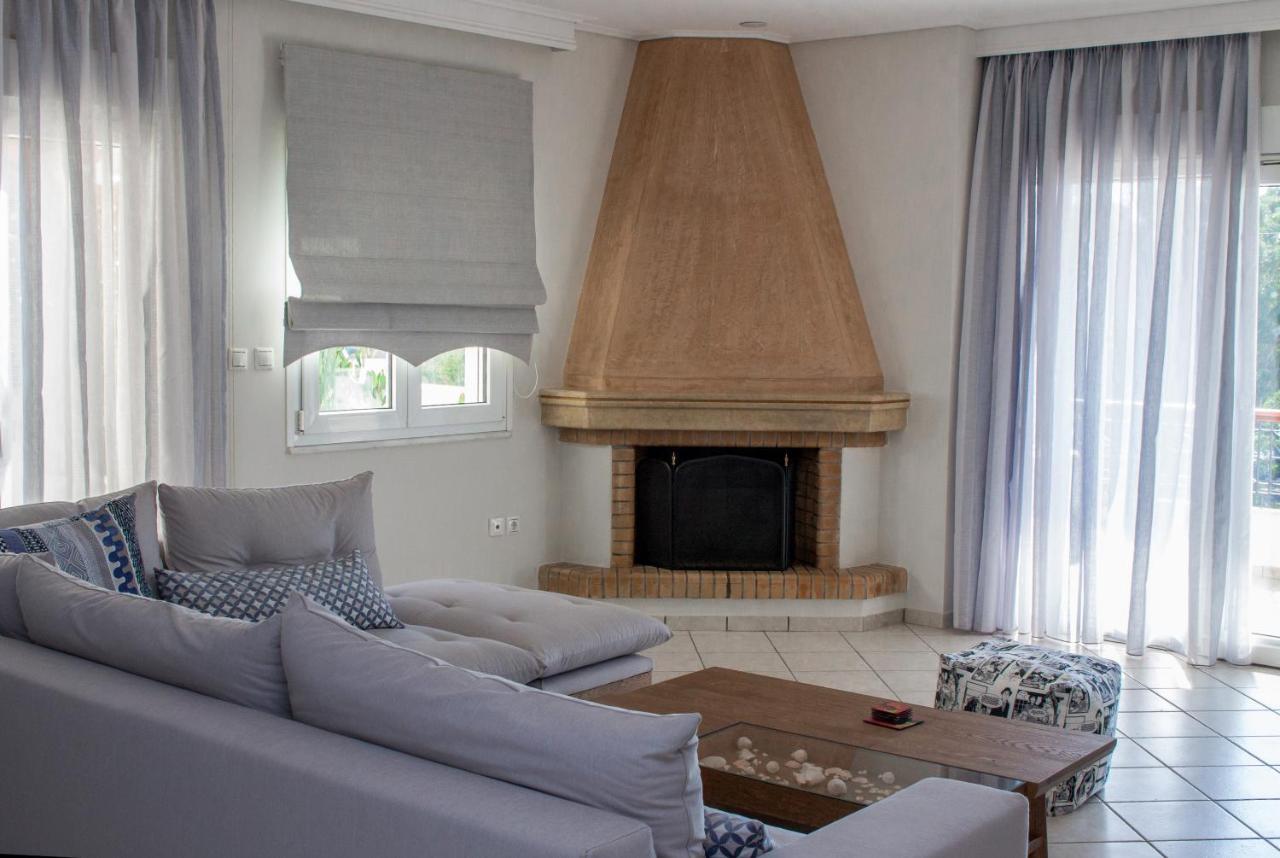 Luxury Seaview Apartment By The Sea Saronida Экстерьер фото